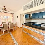 Azul Villa Callao Salvaje