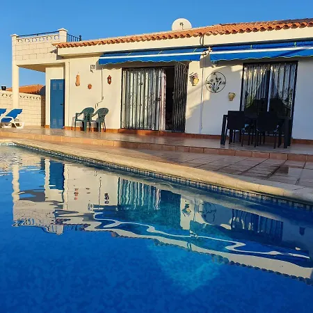 Azul Villa Callao Salvaje